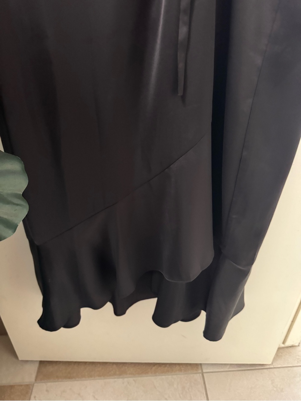 Donna Morgan Black Silk 3/4 Sleeve Dress, Slim Details on Waist, Flirty Hem - Picture 6 of 14
